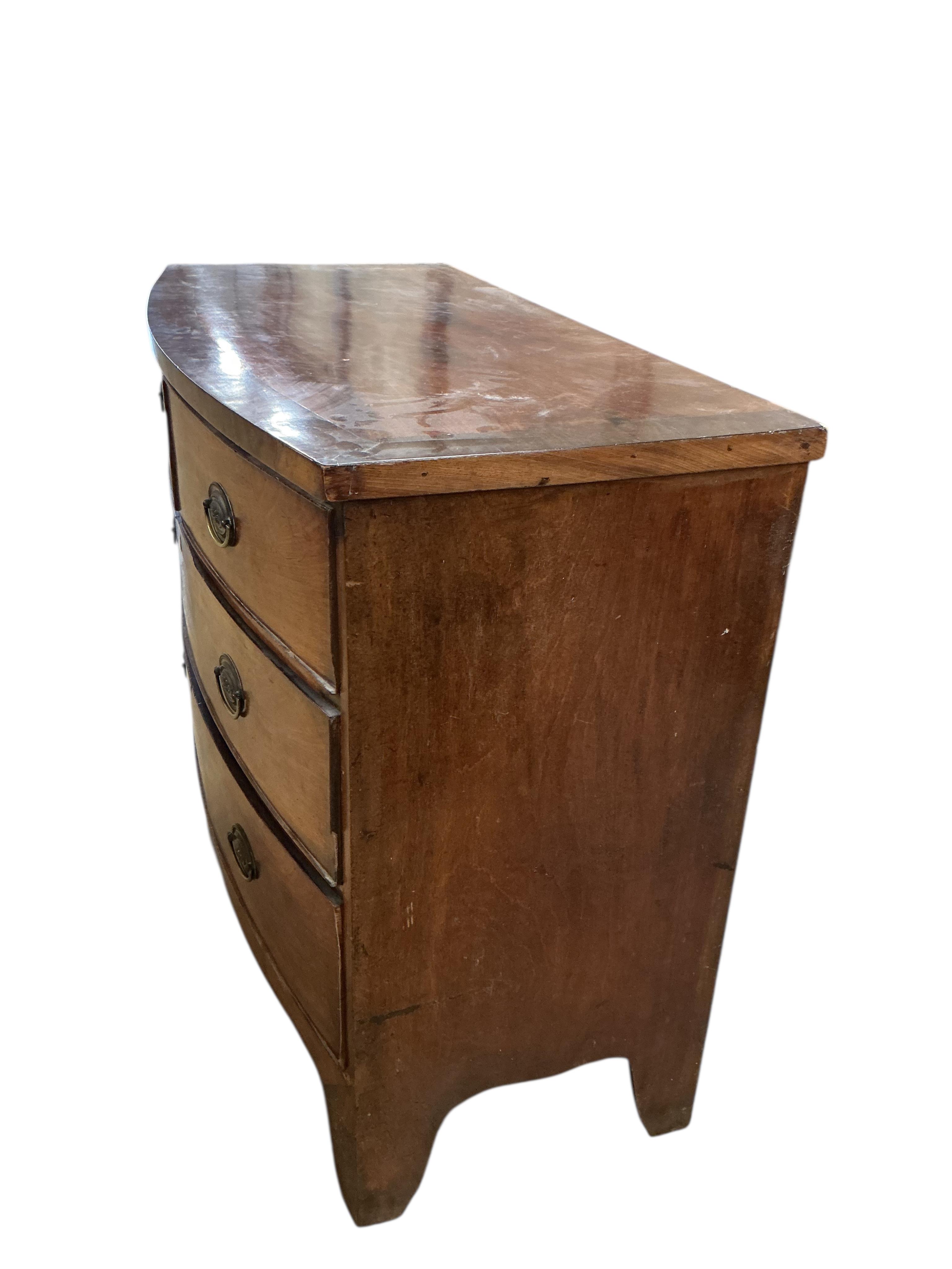 A Regency banded mahogany bowfront chest, width 101cm, depth 51cm, height 87cm